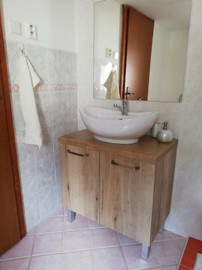 Apartman Julrich Vrbov Exterior foto