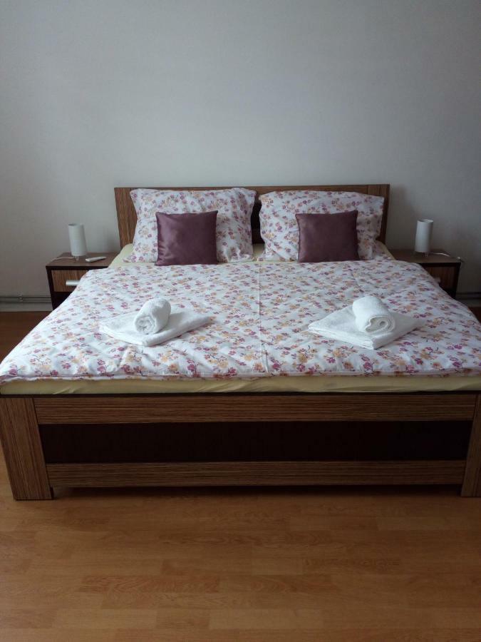 Apartman Julrich Vrbov Exterior foto